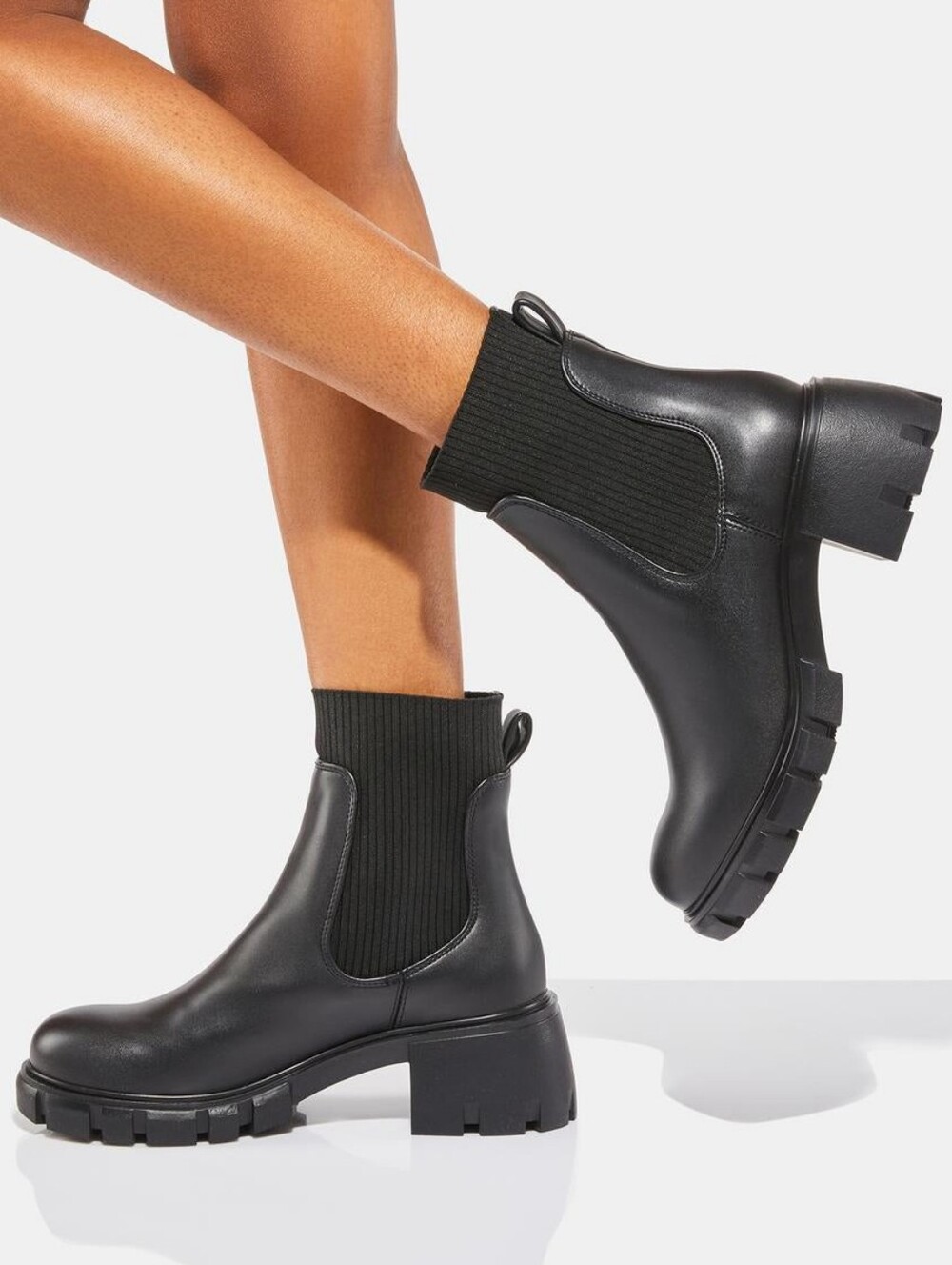 Steve Madden Hutch Chelsea Boots Black Chunky Lug Sole Size 6